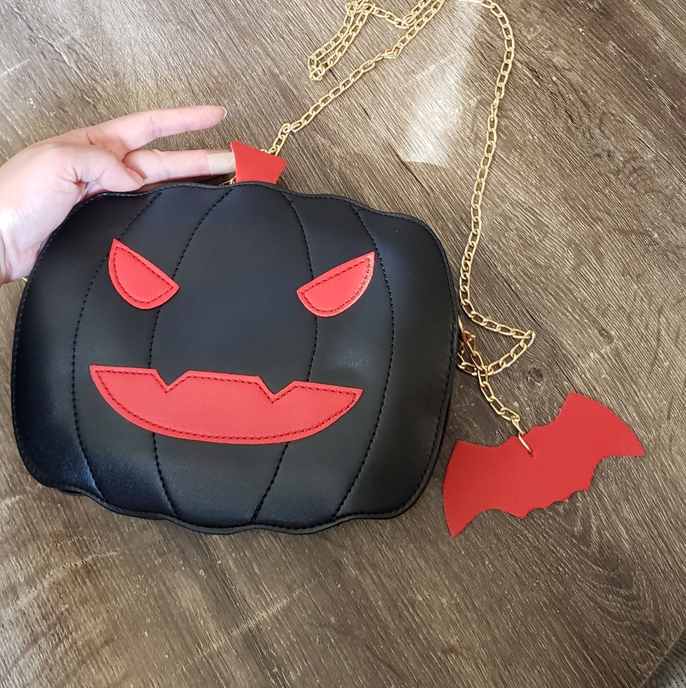 Spooky Pumpkin chain strap bag